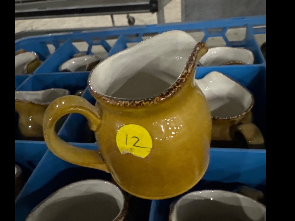 (21) Creamers Cups