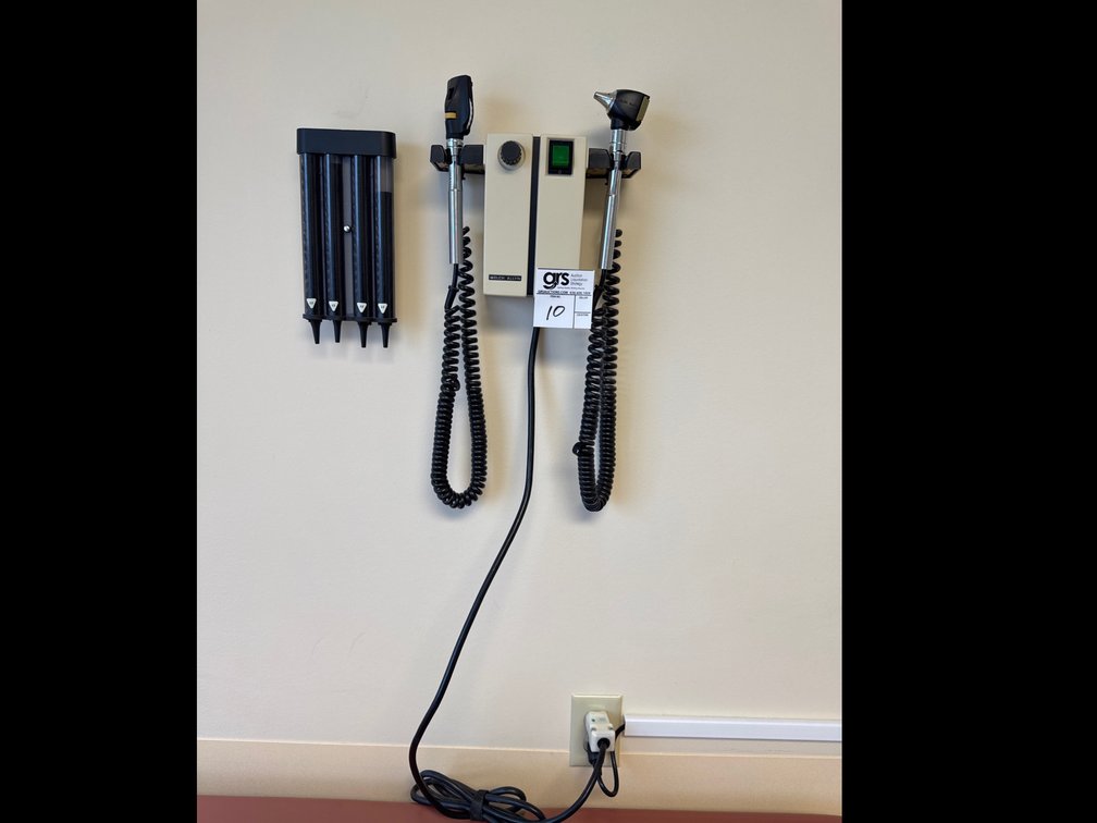 Welch Allyn Otoscope w/ Welch Allyn KleenSpec Dispenser