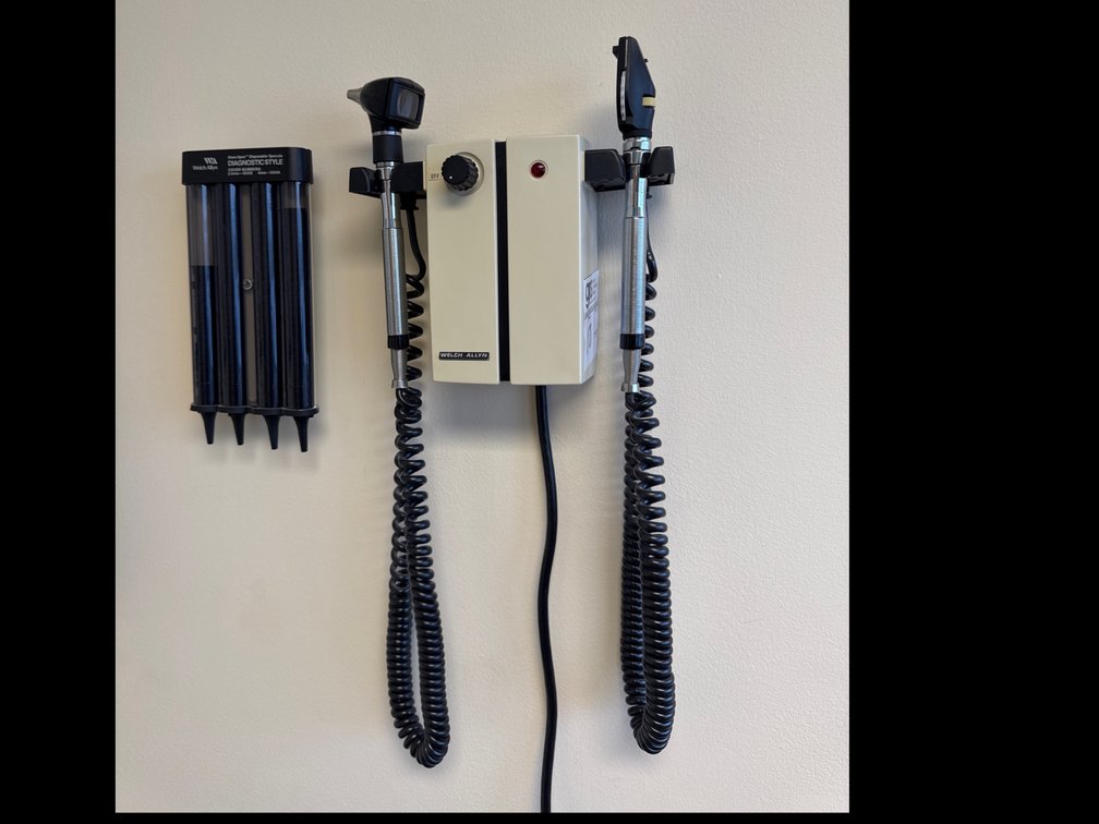 Welch Allyn Otoscope w/ Welch Allyn KleenSpec Dispenser