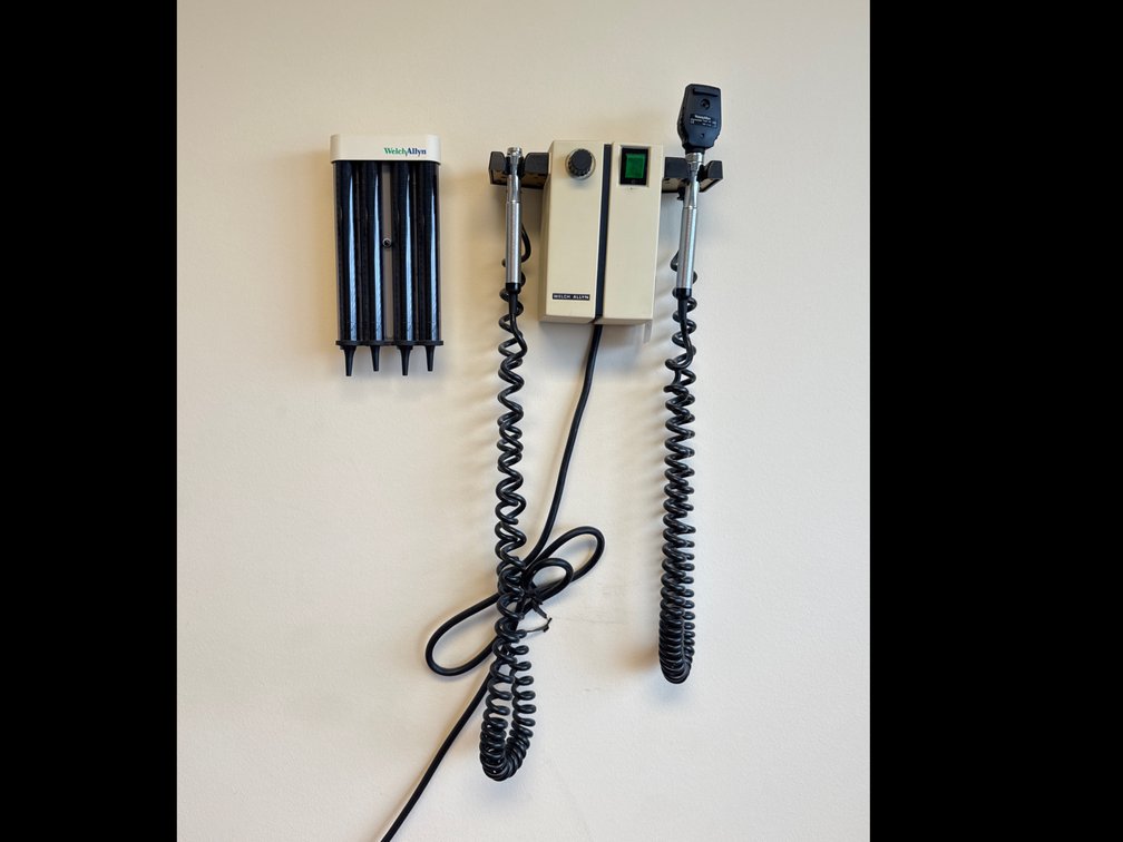 Welch Allyn Otoscope w/ Welch Allyn KleenSpec Dispenser