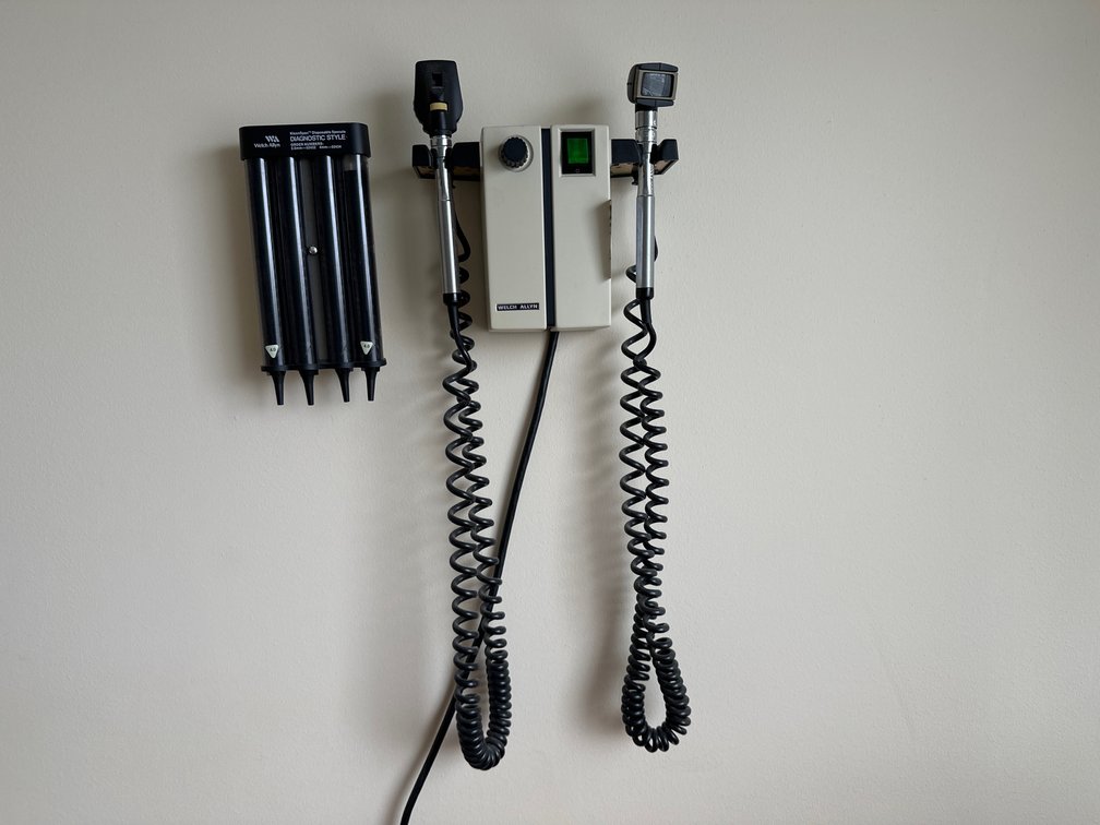 Welch Allyn Otoscope w/ Welch Allyn KleenSpec Dispenser