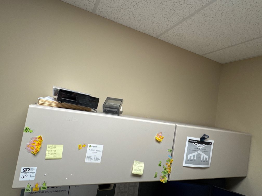 Work Station w/ Wall Mounted Overheads