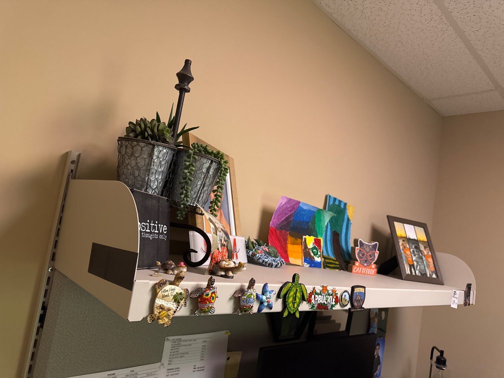 Work Station w/ (2) Corner Work Surfaces