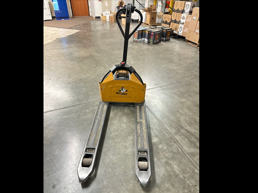 Big Joe 2,600lbs Electric Pallet Jack