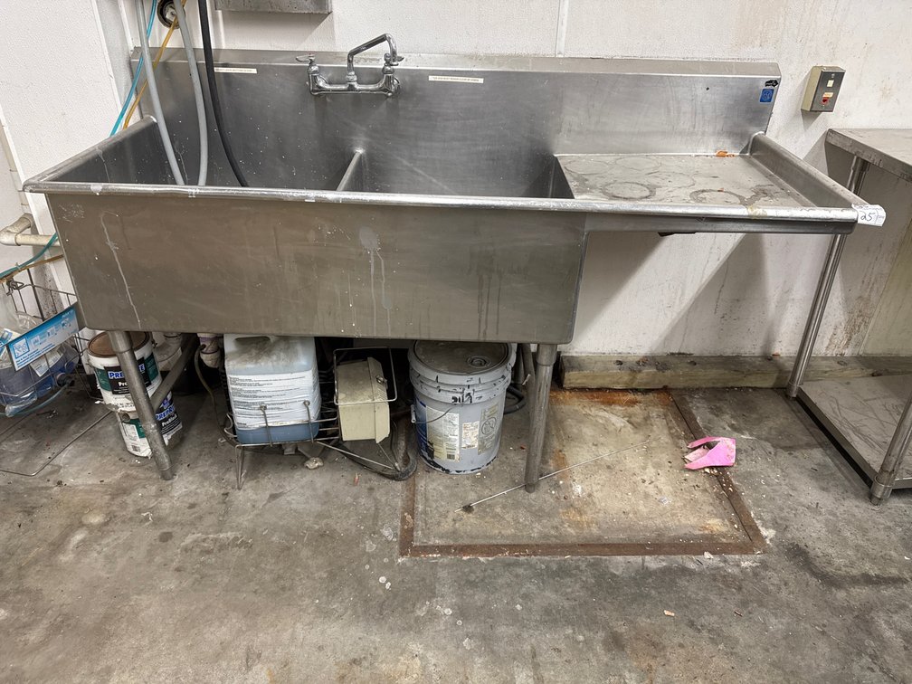2-Well Stainless Steel Sink With Kay Sanitizer Dispenser