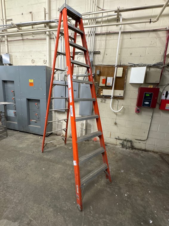 Louisville 10-Foot Fiberglass Ladder