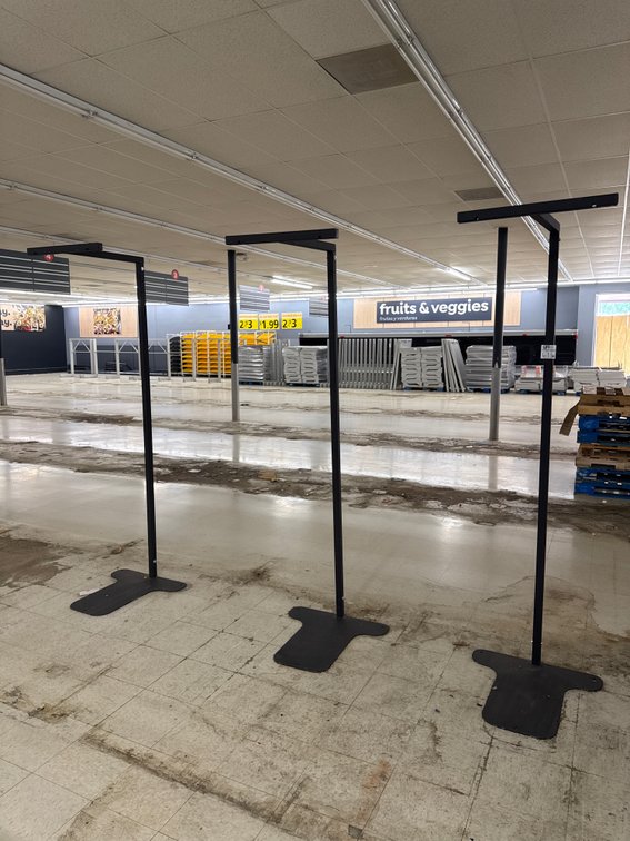 (3) Metal Displays