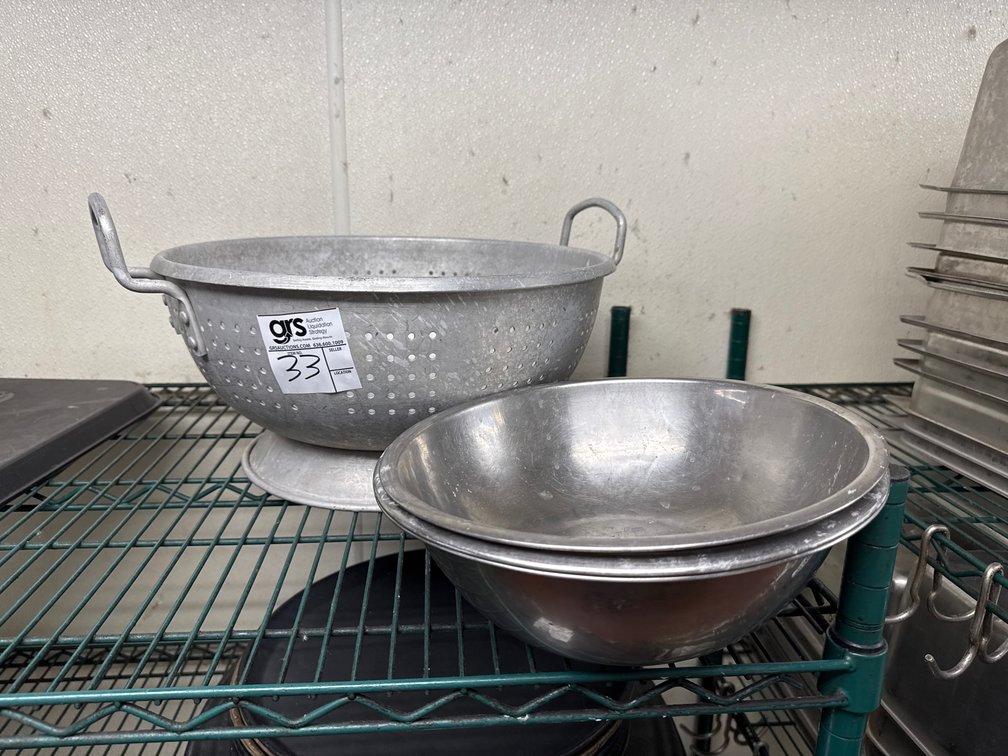 Collander and Mixing Bowls