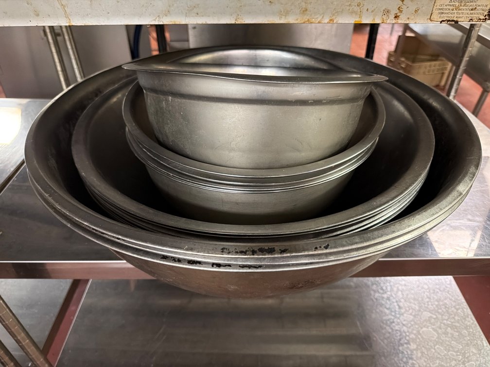 (13) Stainless Steel Mixing Bowls
