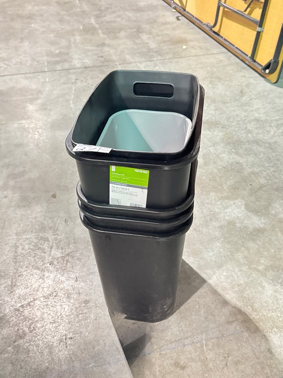 (6) Plastics Trash Cans