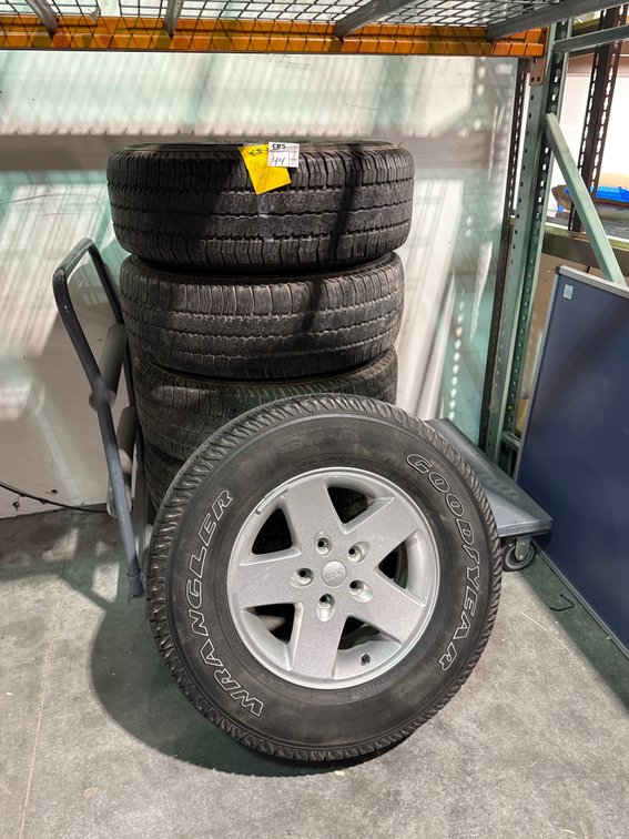 Goodyear Wrangler P255/75R17 Tires