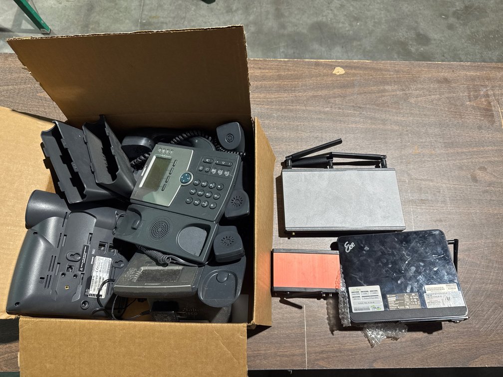 (4) Cisco Desk Phones