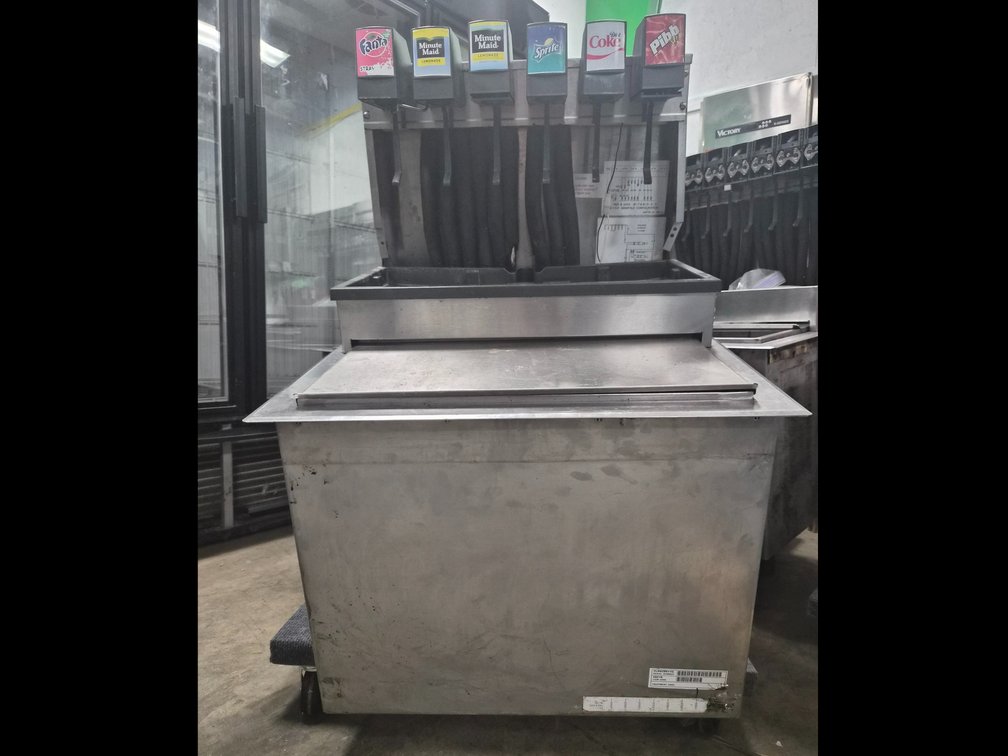 Fountain Machine And Ice Bin