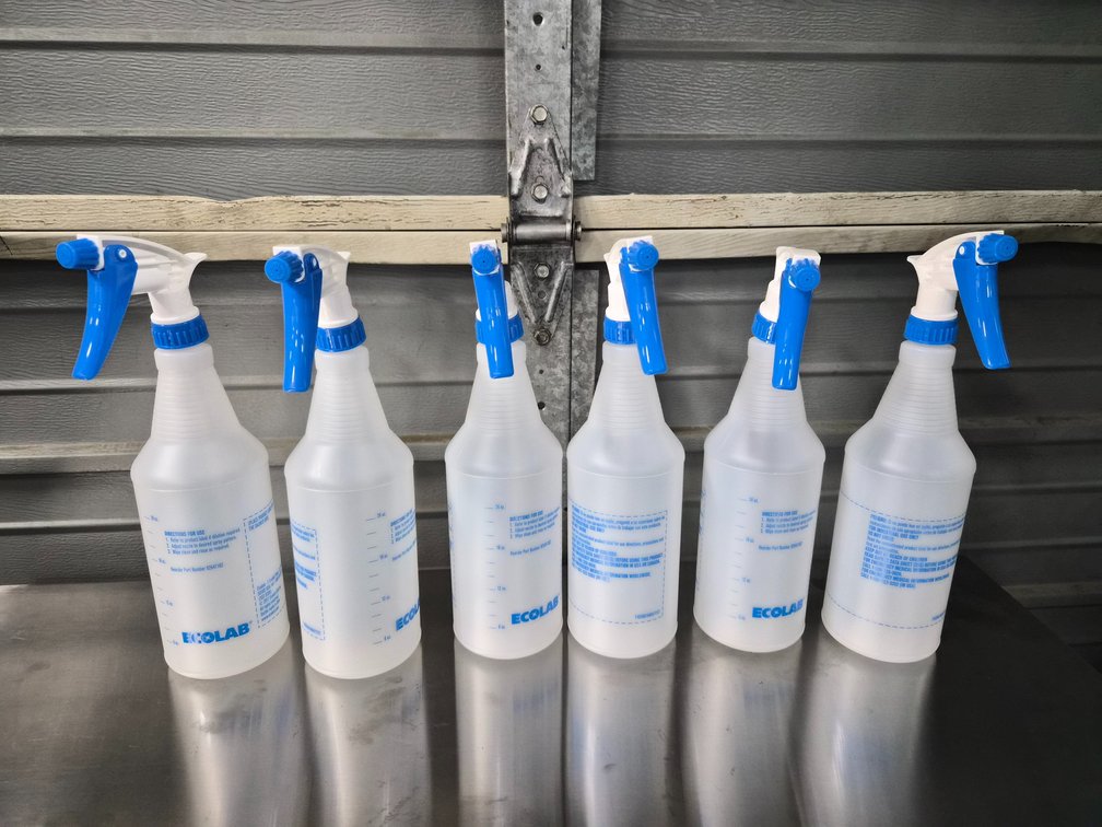 32 oz Plastic Spray Bottles