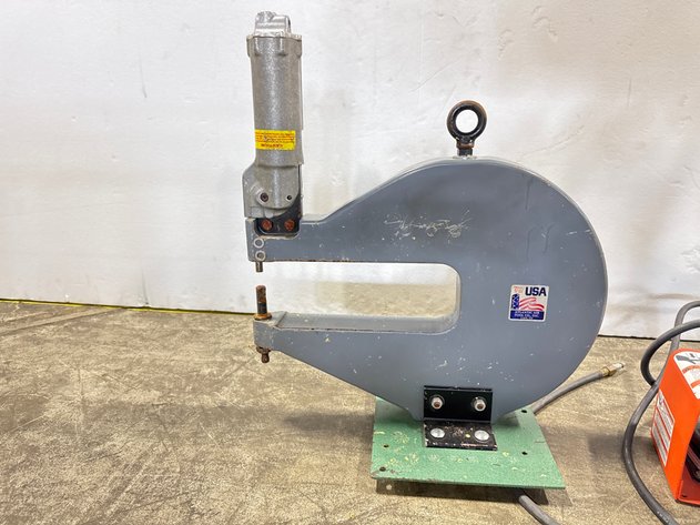 Image for U.S. Air Tool Co. 54-720C Pneumatic C-Squeeze Riveter