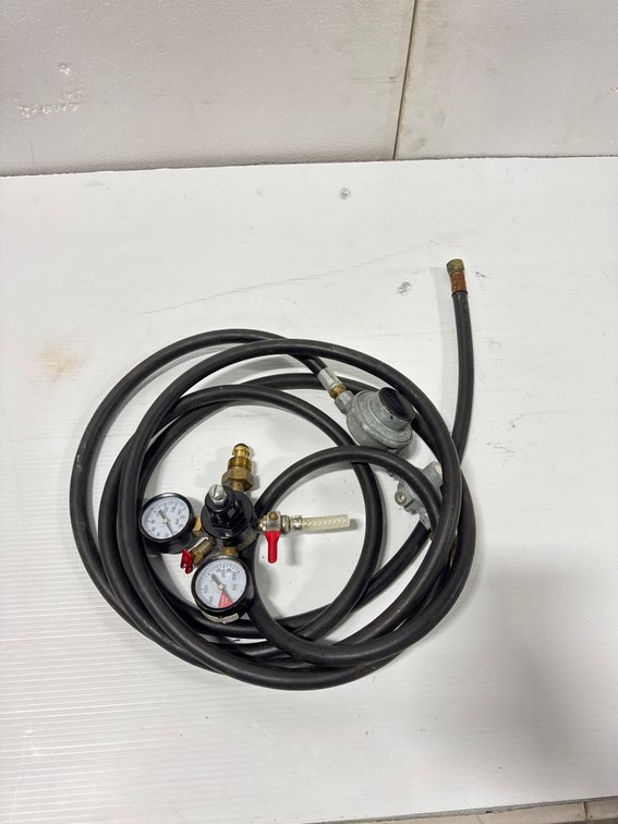 Dual Gauge Gas Regulator Assembly with Hose