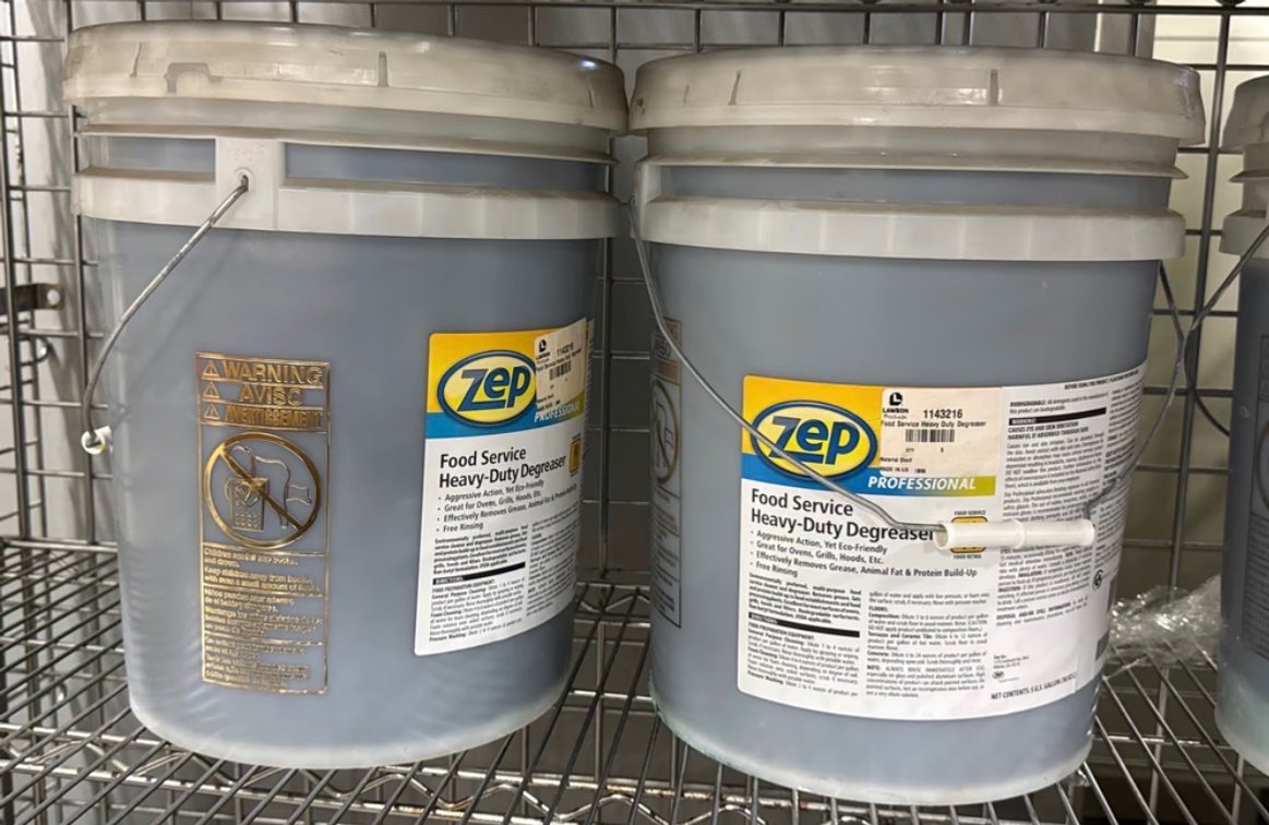 (2) Zep Food Service Heavy-Duty Degreaser 5-Gallon Pails (Bucket Lid Broken)