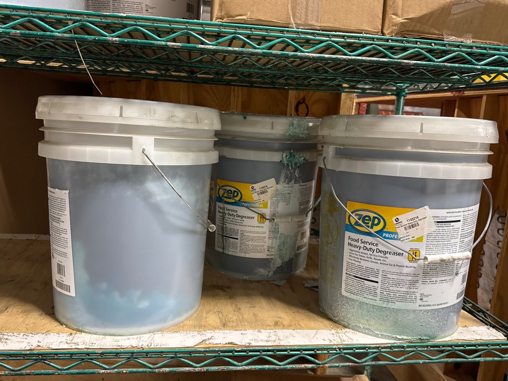 (3) Zep Food Service Heavy-Duty Degreaser 5-Gallon Pails (Bucket Lid Broken)