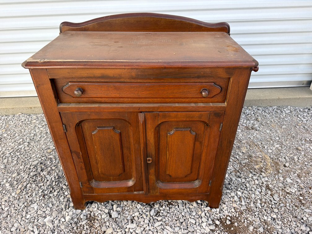 Image for Bradford Estate - Iceboxes, Oak & Americana: Antique Furniture & Collectibles Auction