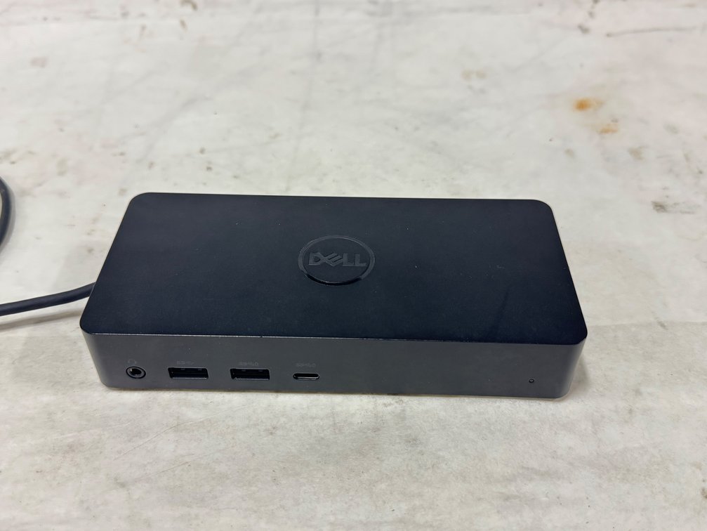 Dell D6000 Universal Docking Stations and AC Power Adapters