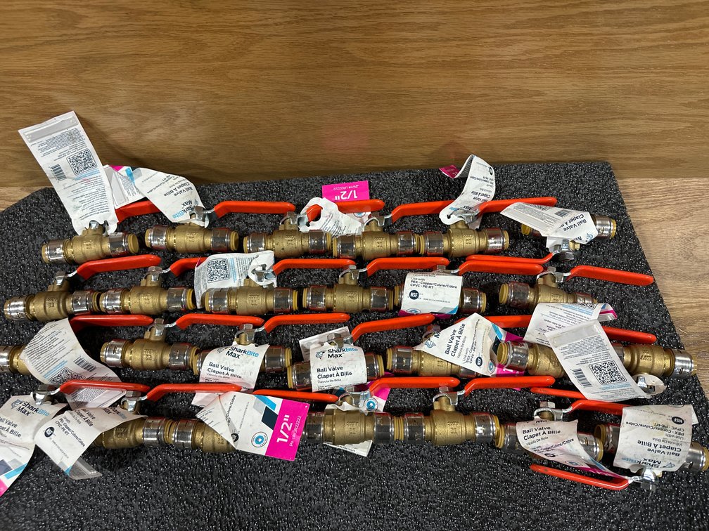 SharkBite Max 1/2" Push-to-Connect Brass Ball Valves (Lot of 25)