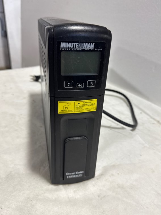 Minuteman Entrust Series ETR1000LCD 1000VA/600W UPS