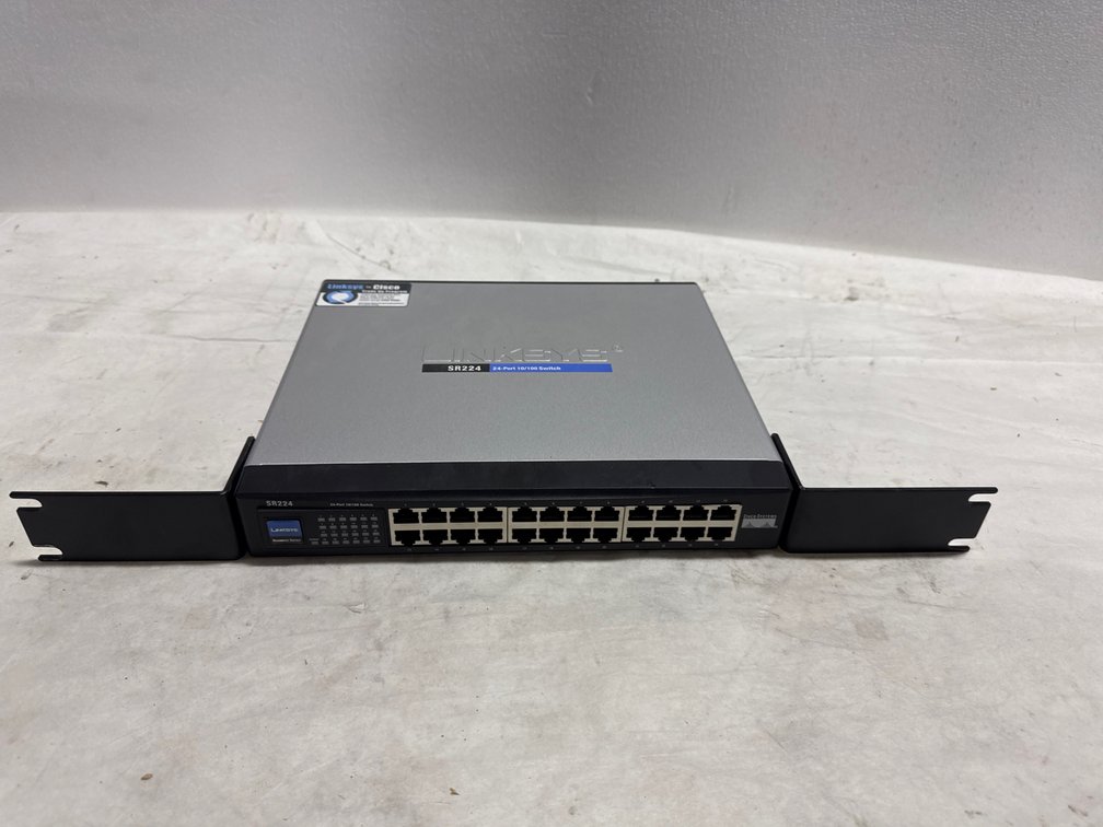 Linksys SR224 ver. 2.0 24-Port 10/100 Ethernet Switch w/ Rack Ears