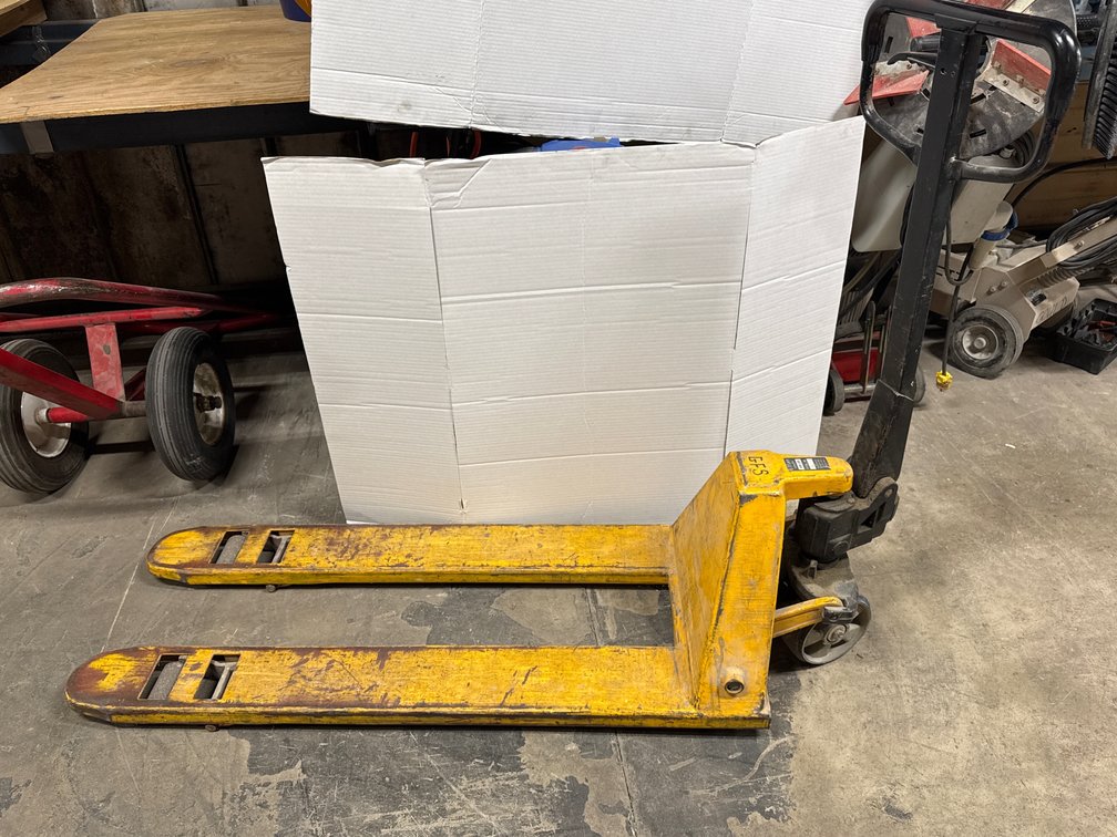 E-Z LIFT 5,500 lb Capacity Manual Hydraulic Pallet Jack
