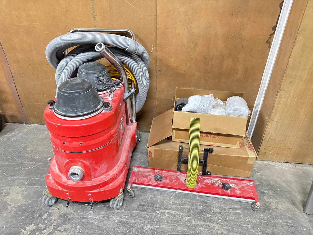 EDCO WNS2220 Dual Motor Industrial Vacuum Dust Extractor