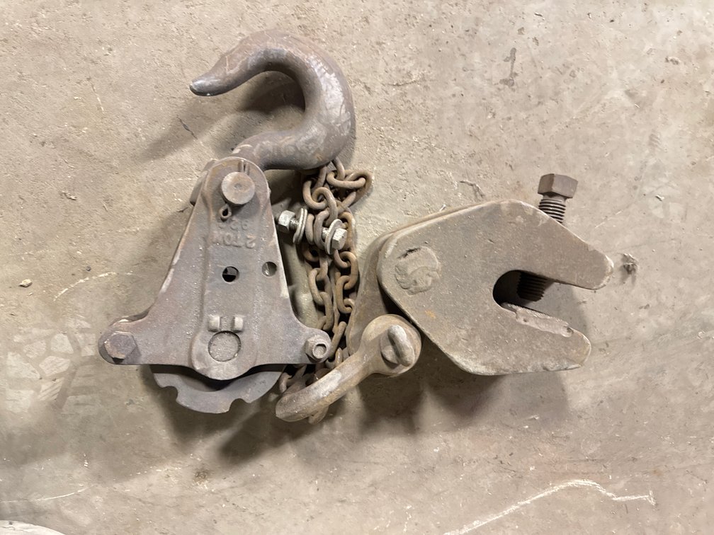 Rigging Hardware Lot: Screw Beam Clamp, 2-Ton Pulley Hook Assembly, Chain