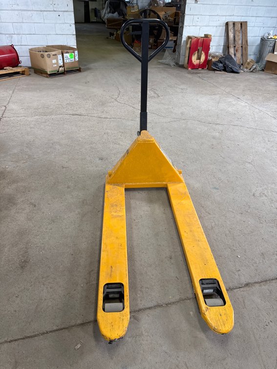 ULINE H-2900 Industrial Pallet Truck, 5,500 lbs. Capacity