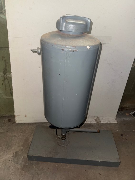 Vertical Cylindrical Pressure Reservoir Tank on Steel Base