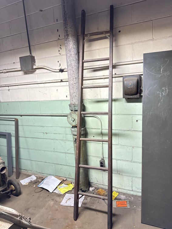 7' Wooden Straight Ladder
