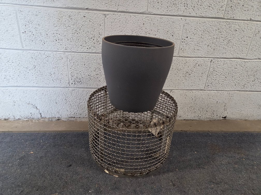 Planter Pot with Crimped Wire Mesh Stand
