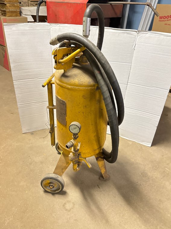 Sanstorm Portable Abrasive Blaster Pressure Pot with Hose & Brochure