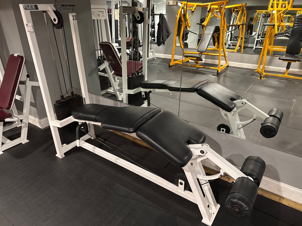 Flex Leg Curl Machine 