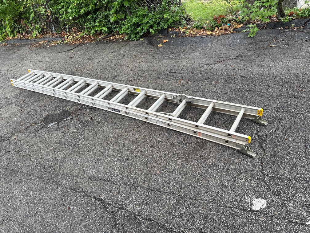 Louisville 28' Extension Ladder 