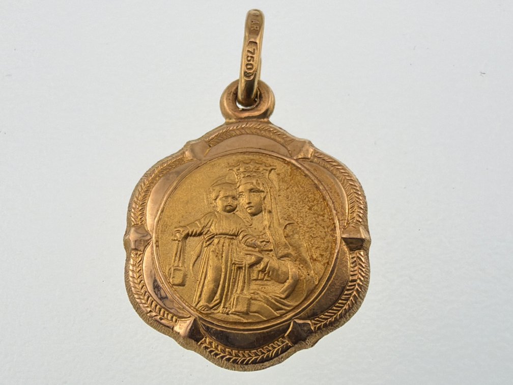 18kt pendant or religious charm