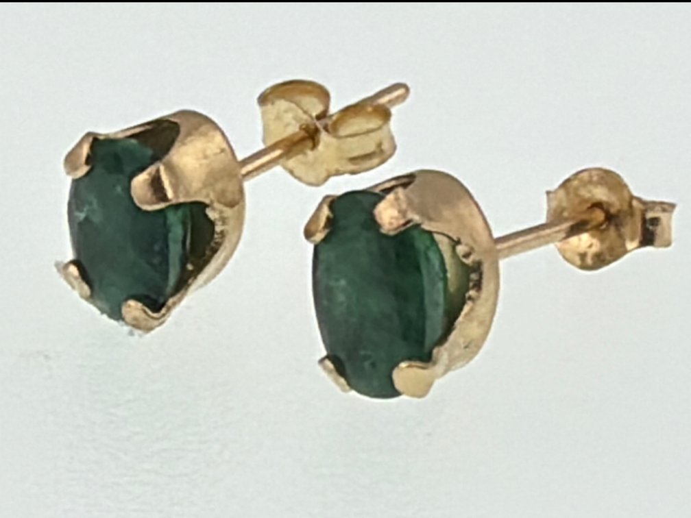 14kt natural oval emerald studs