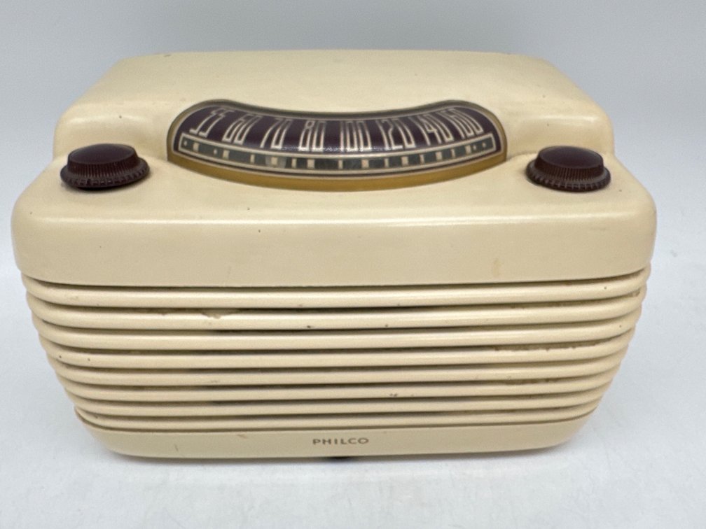 1940's Philco bakelite AM radio