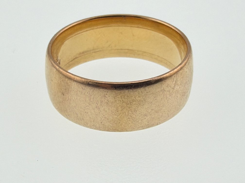 Men’s 750 yellow gold wide band