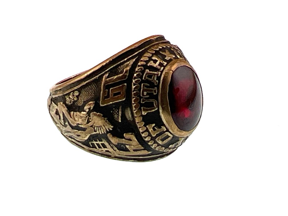 10kt University Utah class ring; BX
