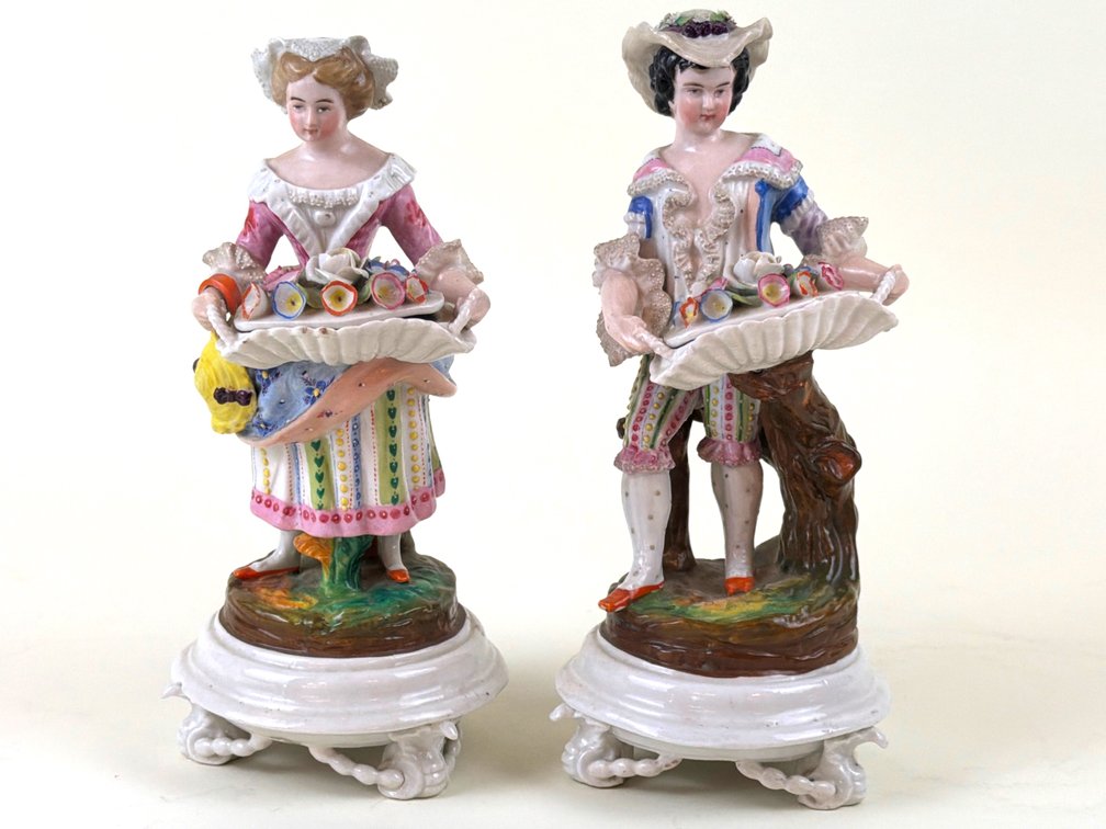 Porcelain figurines; GR