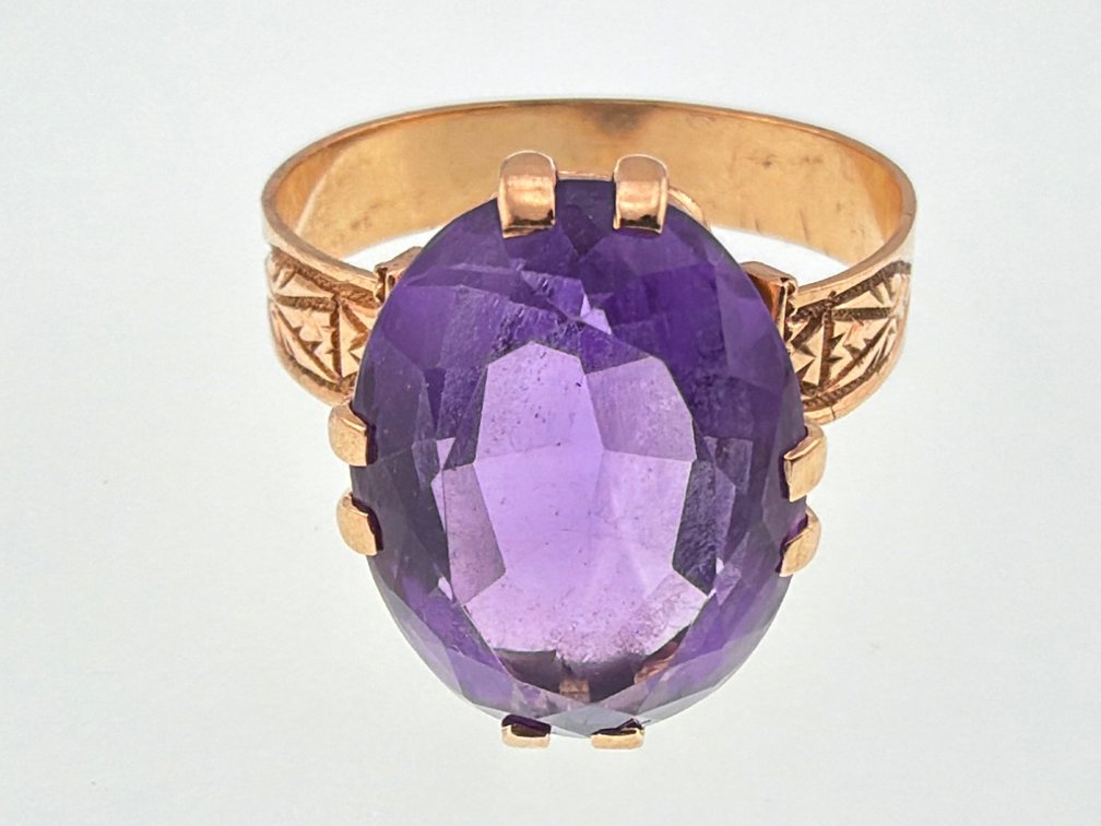 10kt or less natural amethyst dinner ring