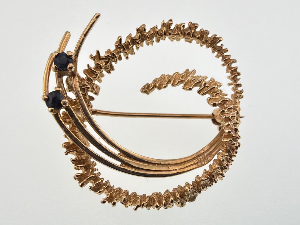 Brutalist style 14kt sapphire pin