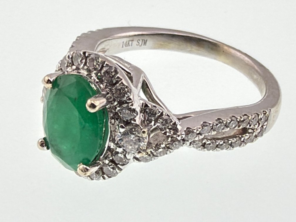 14kt Emerald diamond ring (approx. 1.25 ctw)