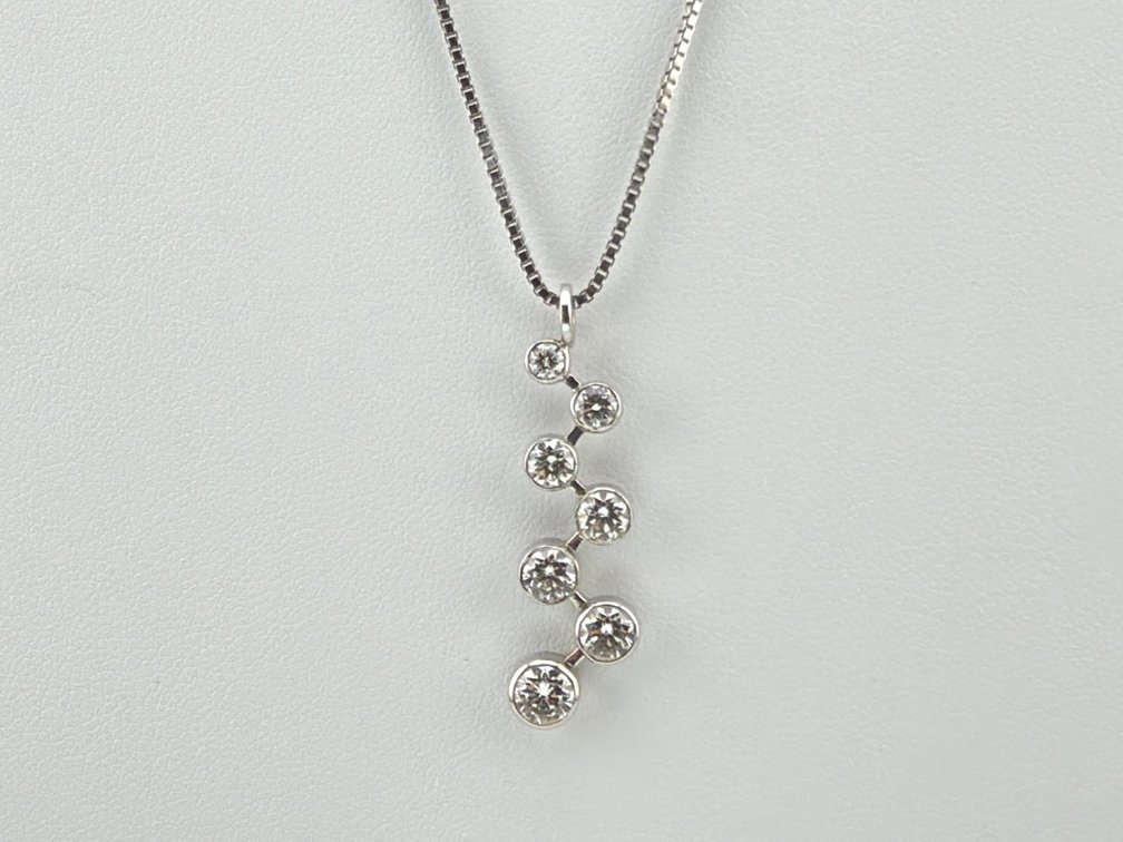 14kt white gold channel set diamond pendant necklace (approx. 1 ctw)