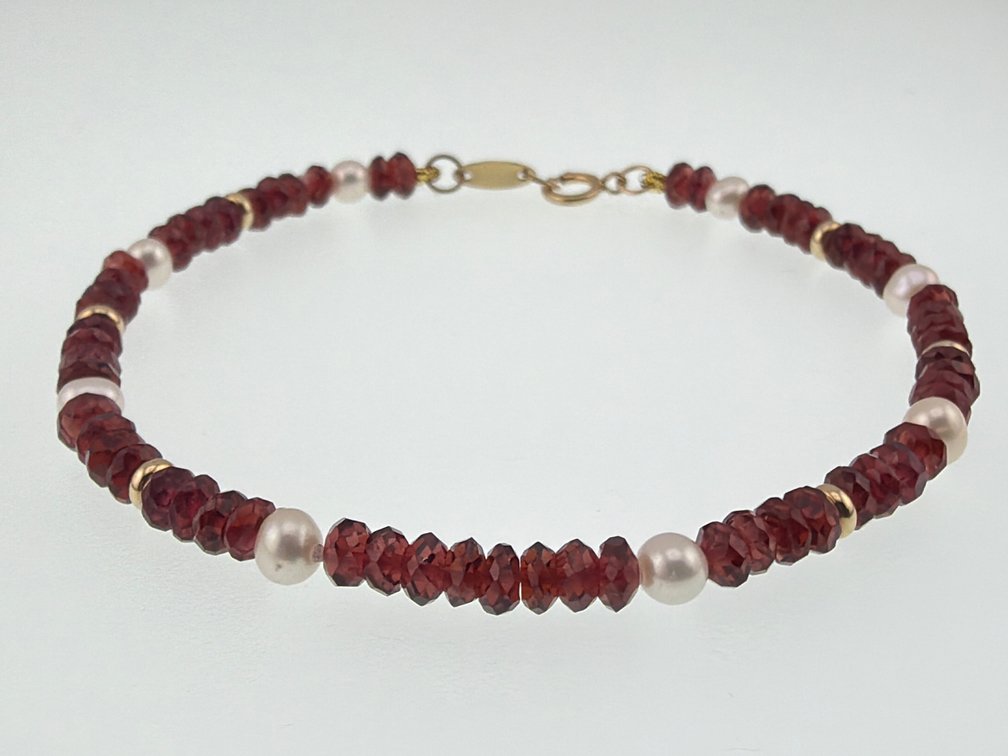 14kt garnet, pearl bracelet