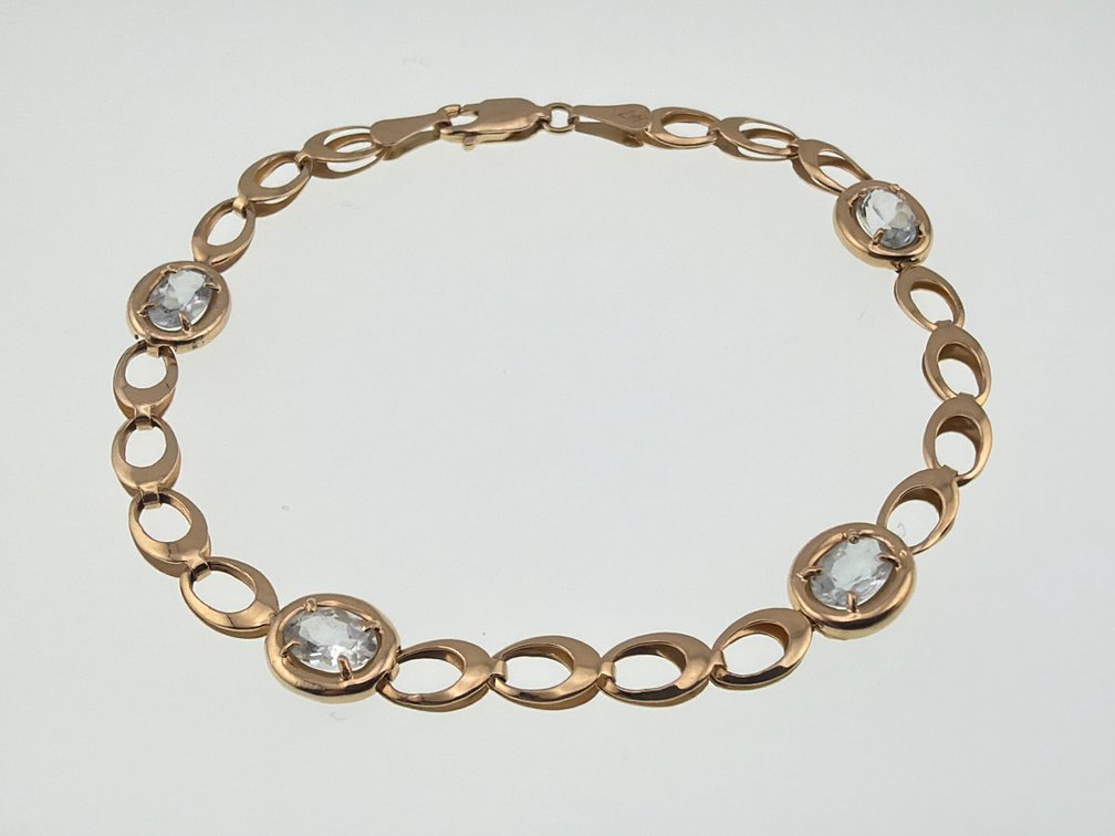 14kt and aquamarine link bracelet