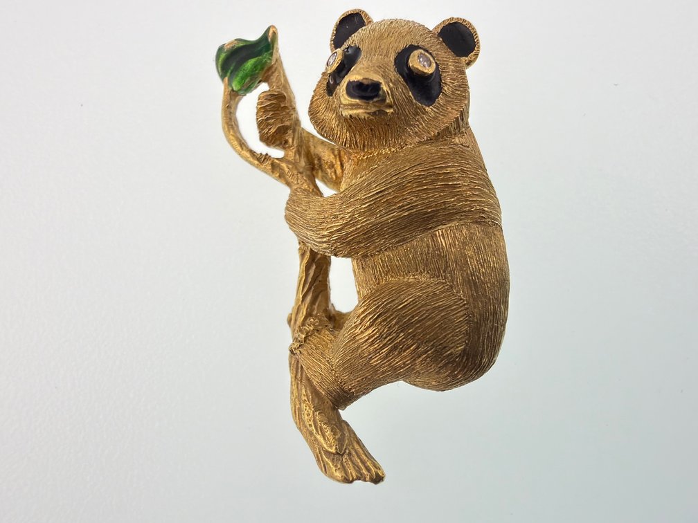 18kt Panda pin with diamonds